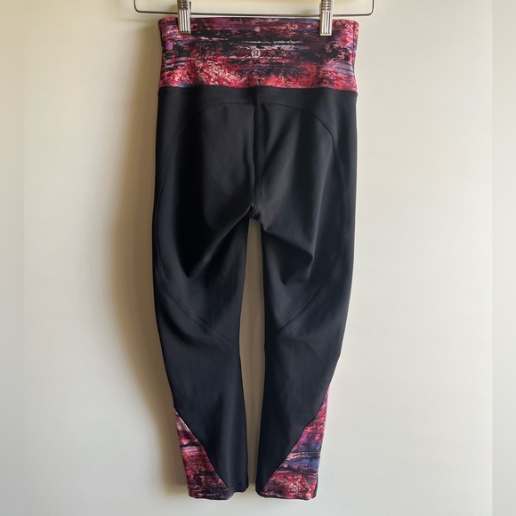 Lululemon Sweat & Repeat Crop *21" Black/Dahliascape Multi 4 - Picture 11 of 15